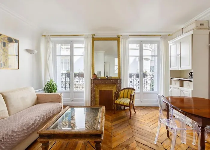 Haussmannien Place De L Etoile * Paris